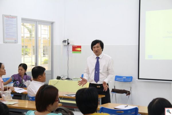 Tiến sĩ Trần Đình Lâm chia sẻ tại buổi báo cáo